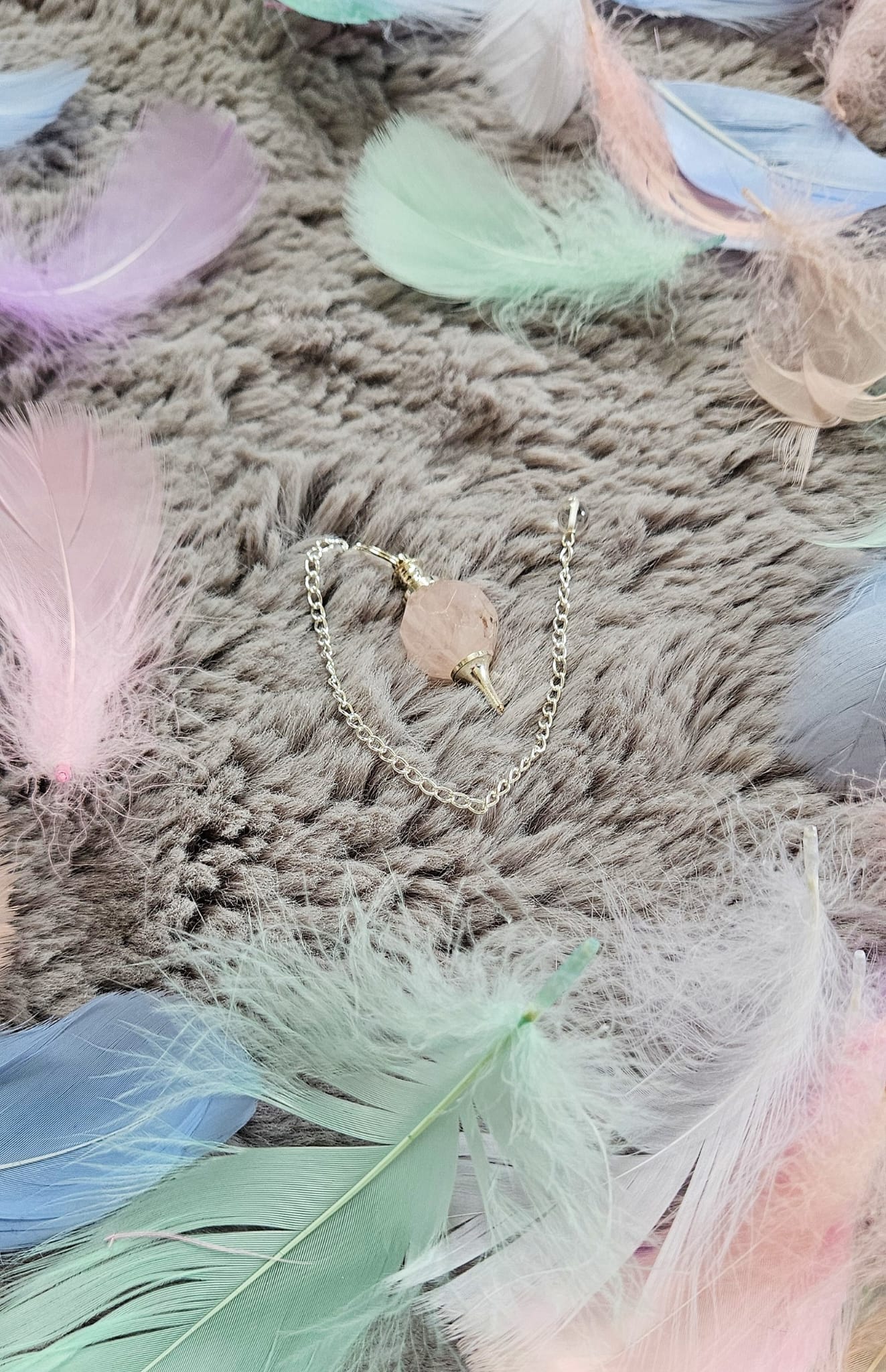 Pendule en gemme Quartz Rose Mist of Alba radiesthésie tirage amoureux