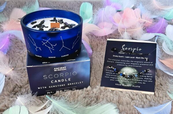 Bougie zodiaque Scorpion Mist of Alba avec sa boîte et son bracelet en pierres naturelles – rituel énergétique complet.